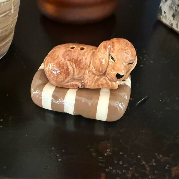 Brand NWOT Mini Dog and Bed Salt and Pepper Shakers - Picture 9 of 9